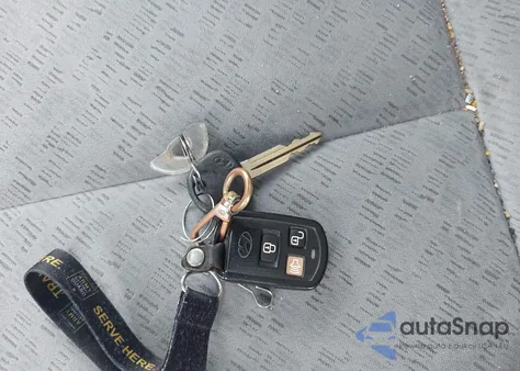 2004 Hyundai Elantra Gls/Gt z USA, uszkodzony, nr VIN KMHDN46D74U908959